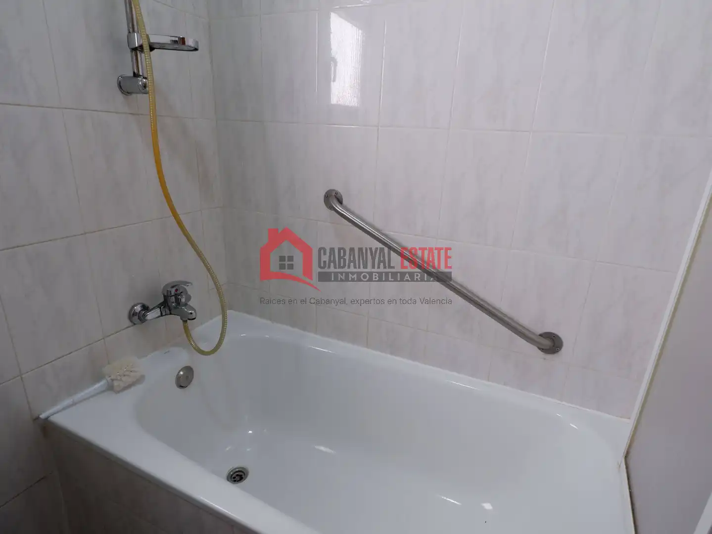 Bany de Apartament de lloguer en Valencia amb Aire condicionat, Moblat i Balcó