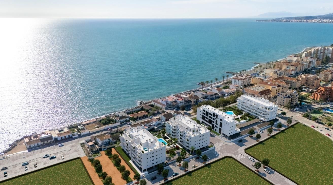 Vista exterior de Apartament en venda en Algarrobo amb Aire condicionat, Terrassa i Piscina comunitària