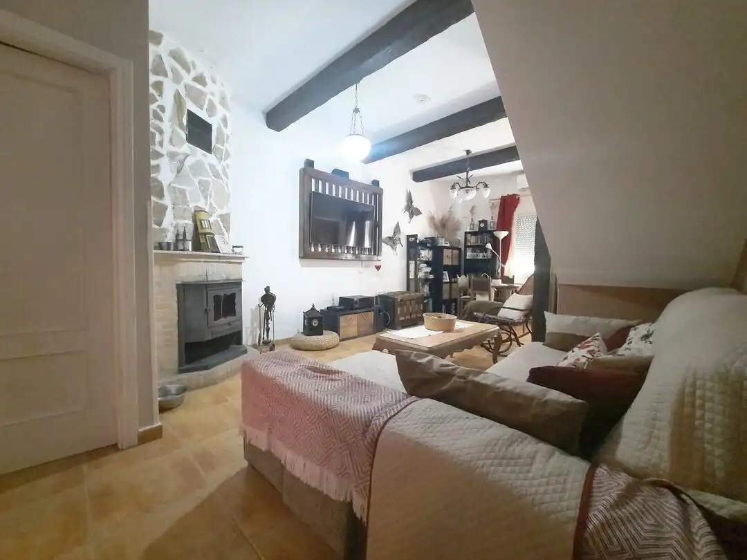 Wohnzimmer von Einfamilien-Reihenhaus zum Verkauf in Escalona mit Klimaanlage, Heizung und Terrasse