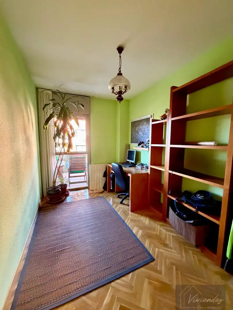 Bedroom of Flat for sale in Boadilla del Monte  with Air Conditioner, Heating and Parquet flooring