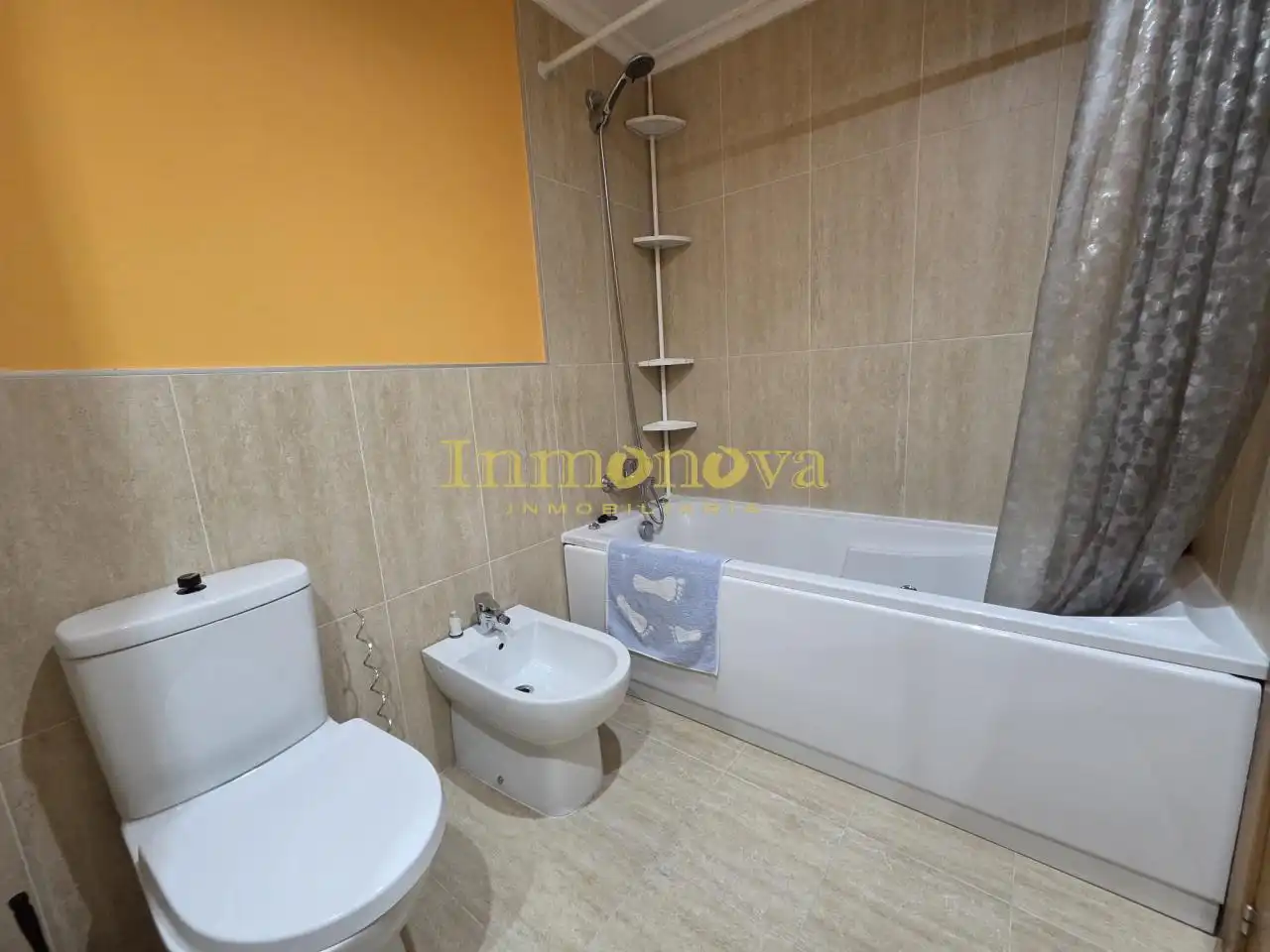 Baño de Piso en venta en O Porriño   con Calefacción, Trastero y Amueblado