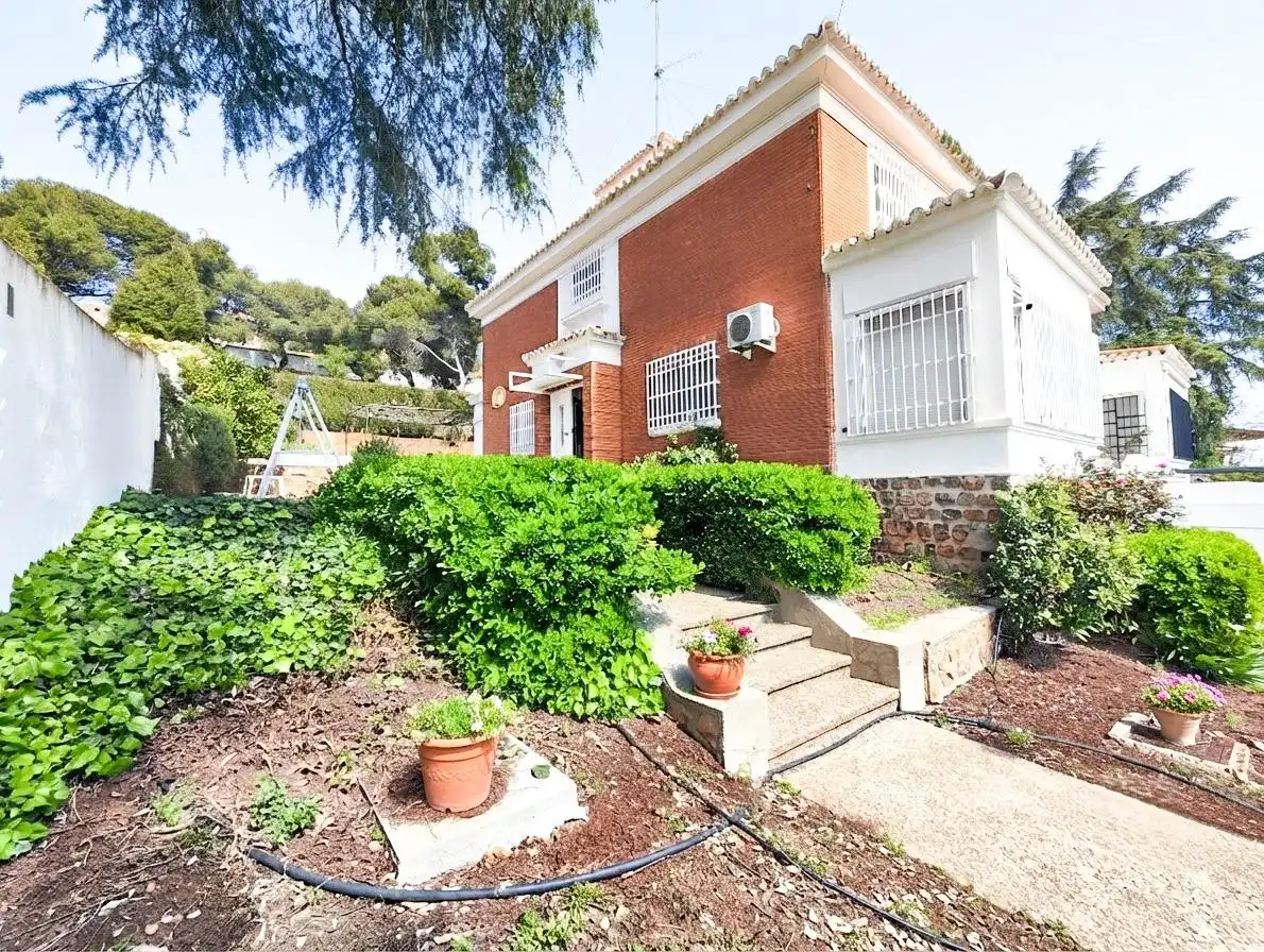 Vista exterior de Casa o chalet en venta en Puertollano con Aire acondicionado, Calefacción y Jardín privado