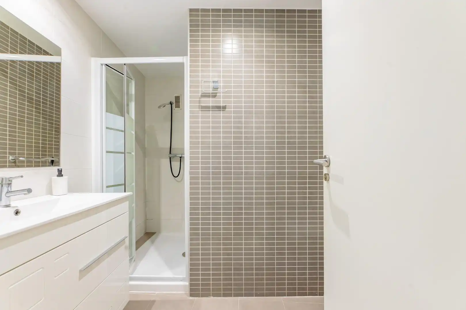 Bathroom of Attic for sale in Sedaví  with Storage room and Furnished