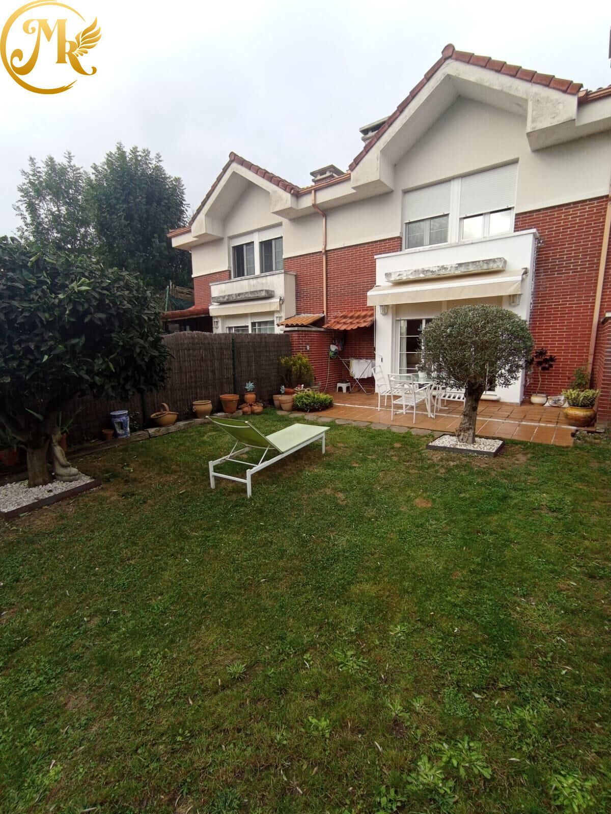 Jardí de Casa adosada en venda en Piélagos amb Calefacció, Terrassa i Traster