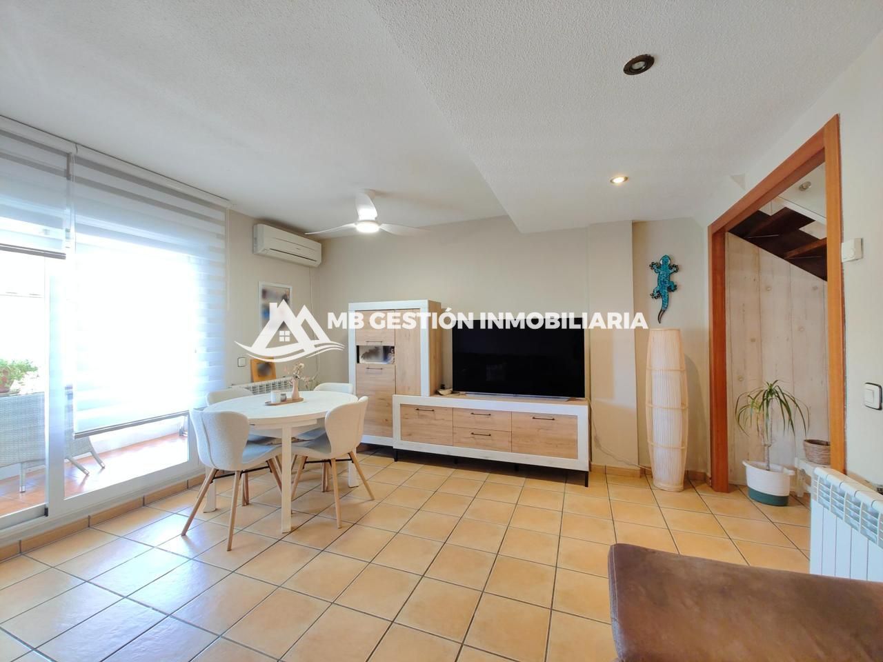 Sala d'estar de Dúplex en venda en Fuenlabrada amb Aire condicionat, Calefacció i Terrassa