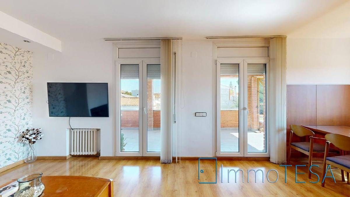 Sala d'estar de Casa o xalet en venda en Barberà del Vallès amb Calefacció, Jardí privat i Parquet