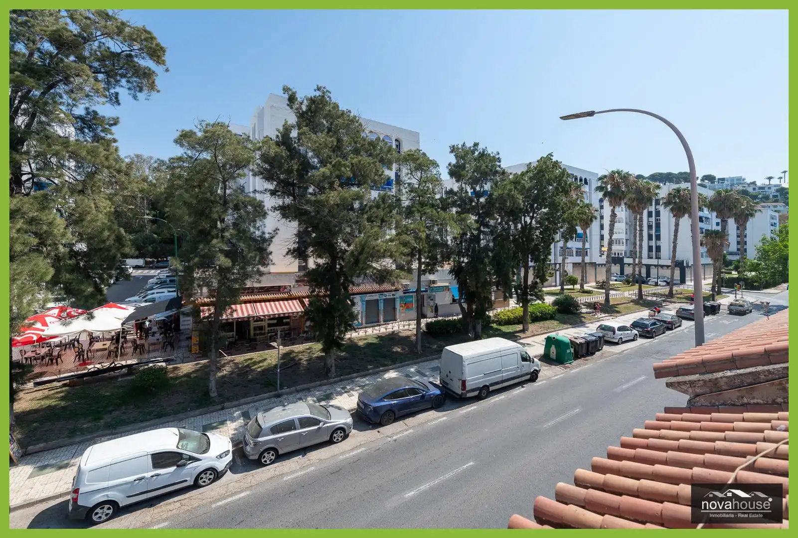 Vista exterior de Casa o xalet en venda en Málaga amb Aire condicionat
