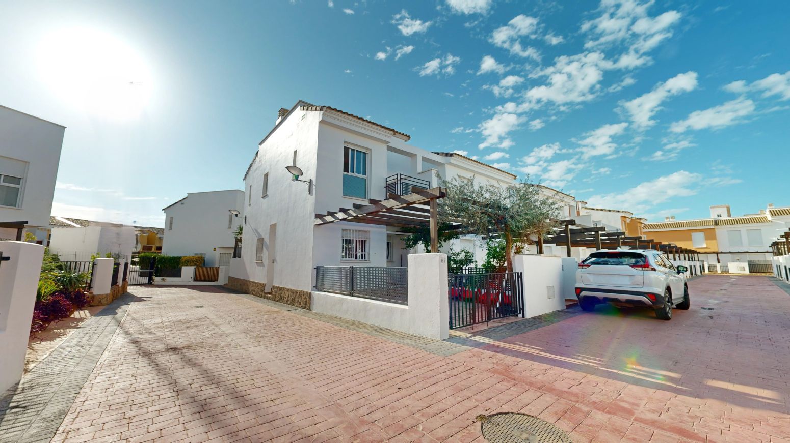 Vista exterior de Casa adosada en venda en Alcalà de Xivert amb Jardí privat, Terrassa i Piscina