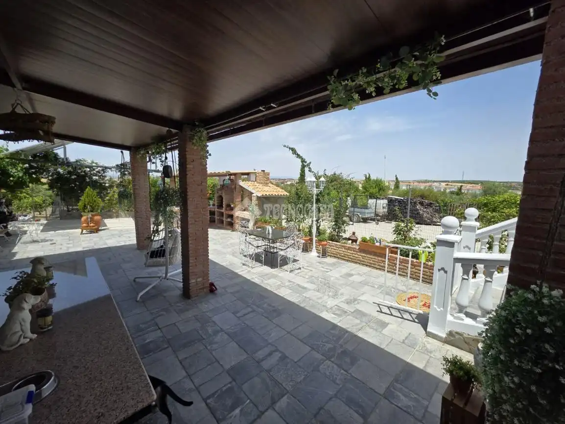 Terrassa de Finca rústica en venda en Linares amb Aire condicionat, Traster i Piscina