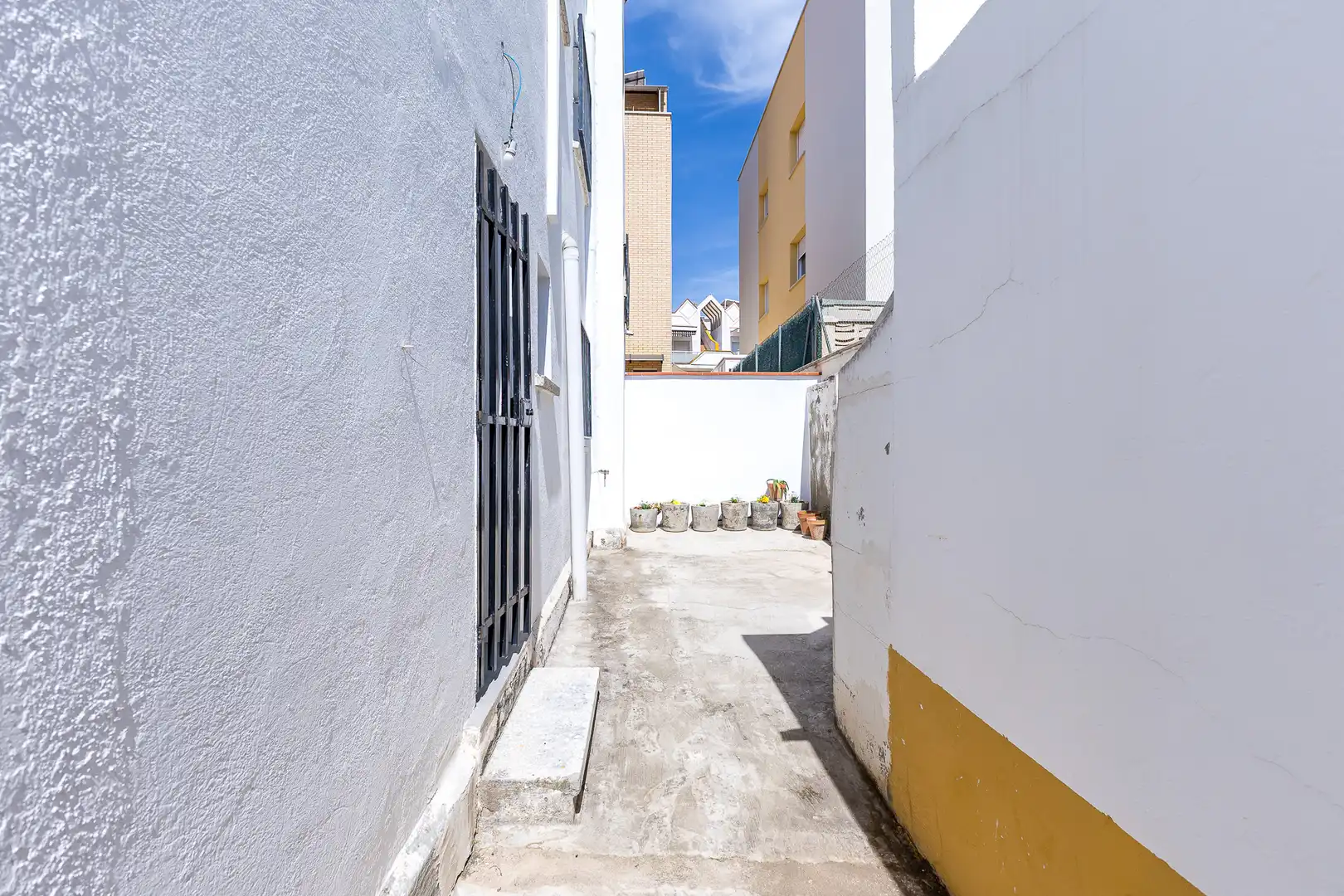 Vista exterior de Casa adosada en venda en Cubelles amb Aire condicionat, Calefacció i Jardí privat