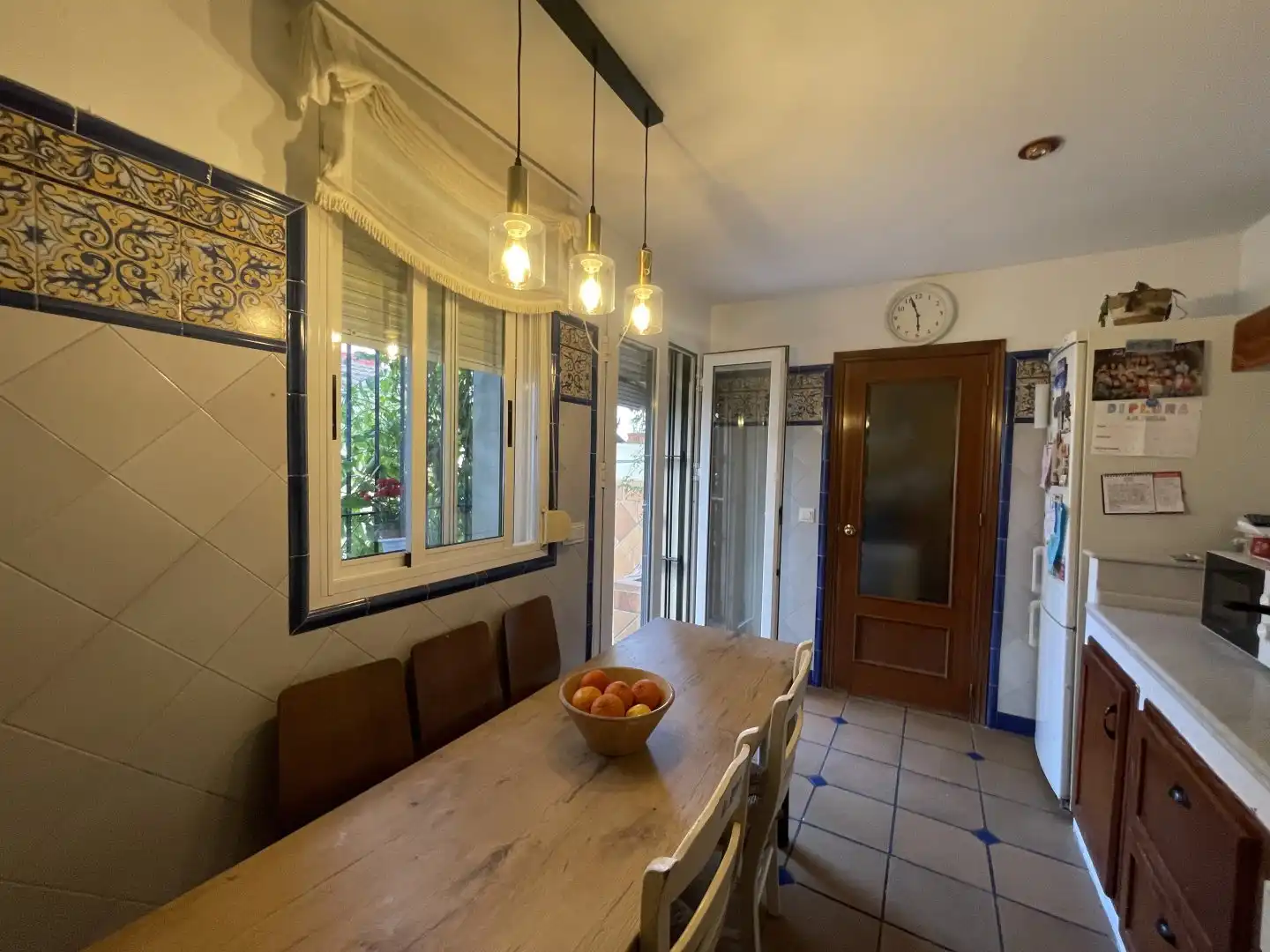 Esszimmer von Einfamilien-Reihenhaus zum Verkauf in Gines mit Klimaanlage, Heizung und Abstellraum