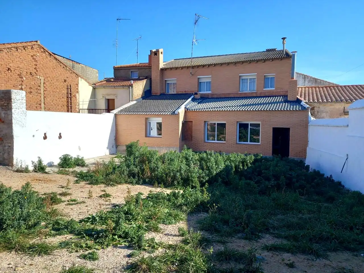Vista exterior de Casa o chalet en venta en Codo con Jardín privado, Trastero y Balcón