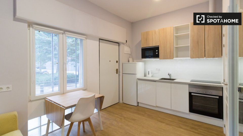 Cocina de Piso de alquiler en  Barcelona Capital con Aire acondicionado, Calefacción y Amueblado