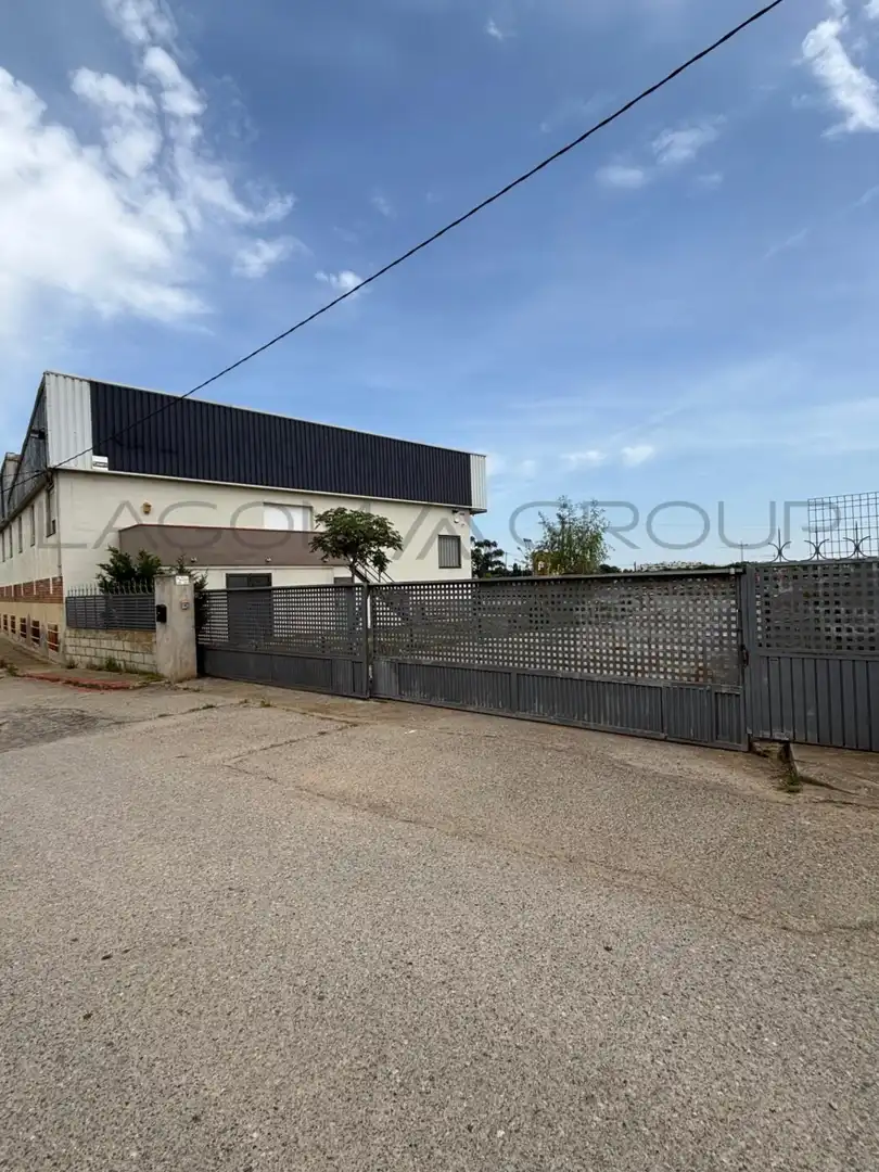 Vista exterior de Nave industrial en venta en Lleida