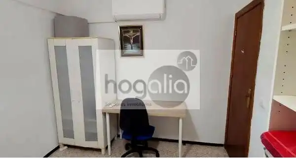 Piso de alquiler en Feria