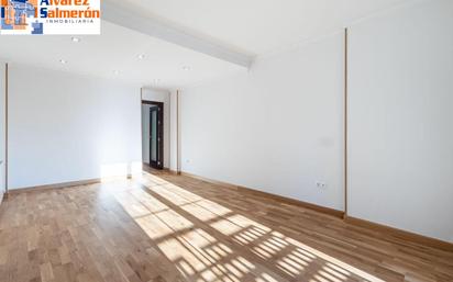 Bedroom of Flat for sale in  Granada Capital  with Air Conditioner, Heating and Private garden