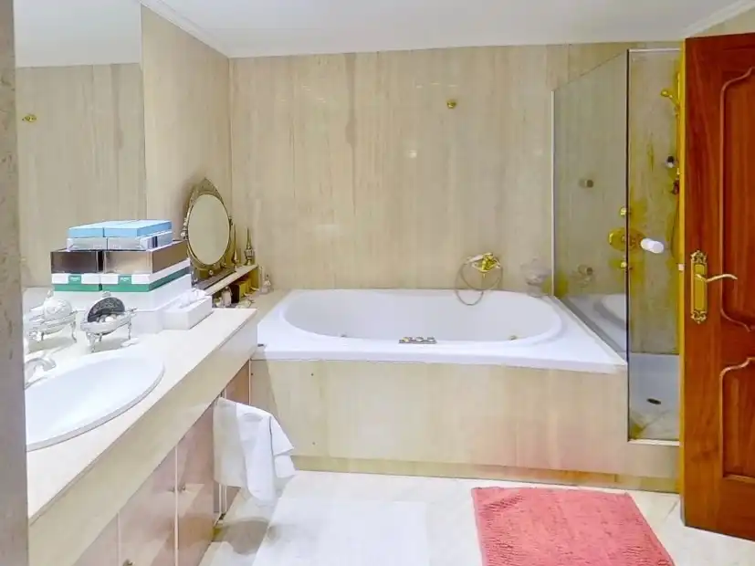 Baño de Casa o chalet en venta en Las Rozas de Madrid con Aire acondicionado, Calefacción y Jardín privado