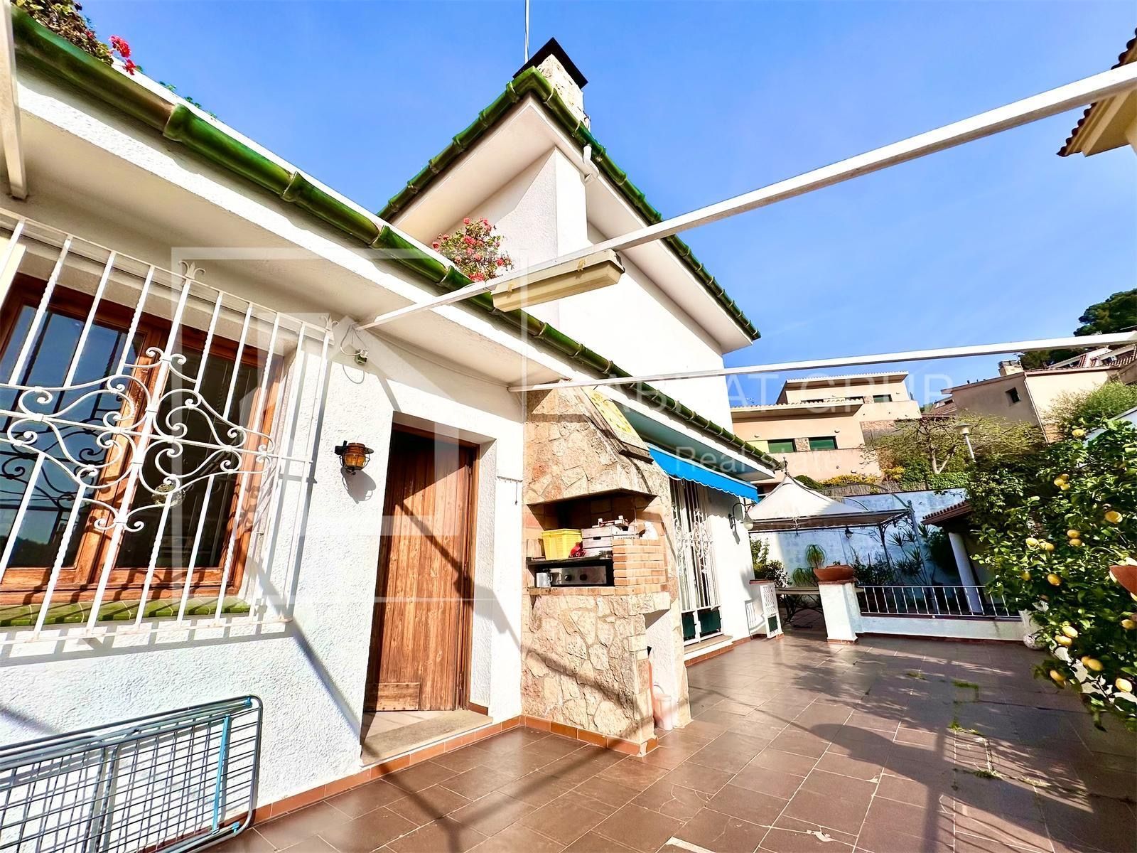 Vista exterior de Casa o xalet en venda en Tossa de Mar amb Calefacció, Jardí privat i Terrassa