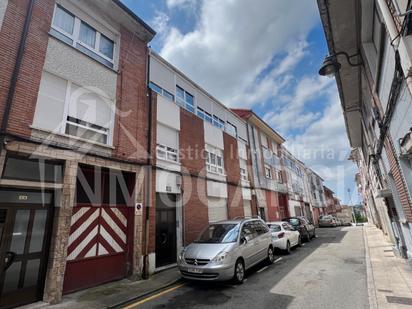 Vista exterior de Pis en venda en Avilés amb Calefacció, Parquet i Moblat