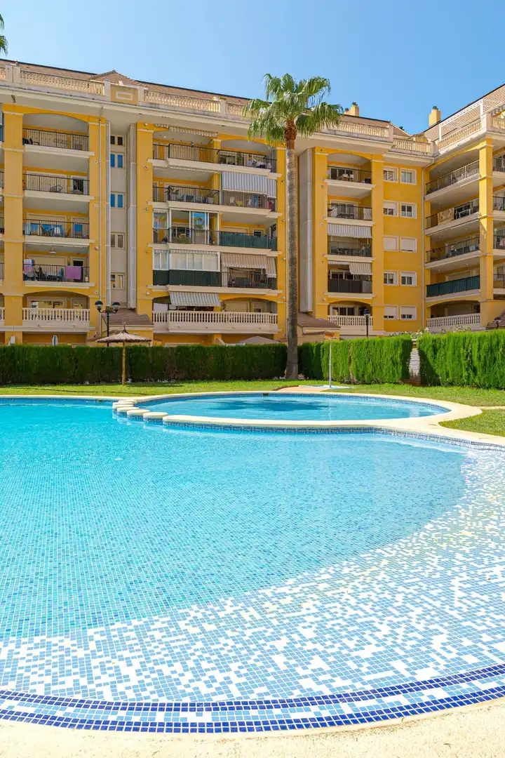 Piscina de Apartament en venda en Dénia amb Aire condicionat i Piscina comunitària