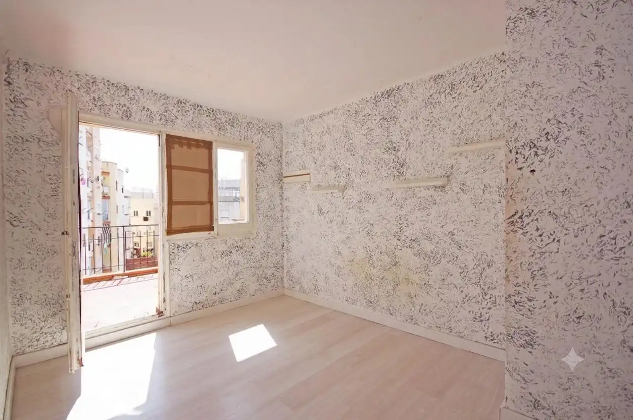 Bedroom of Attic for sale in L'Hospitalet de Llobregat  with Parquet flooring, Terrace and Balcony