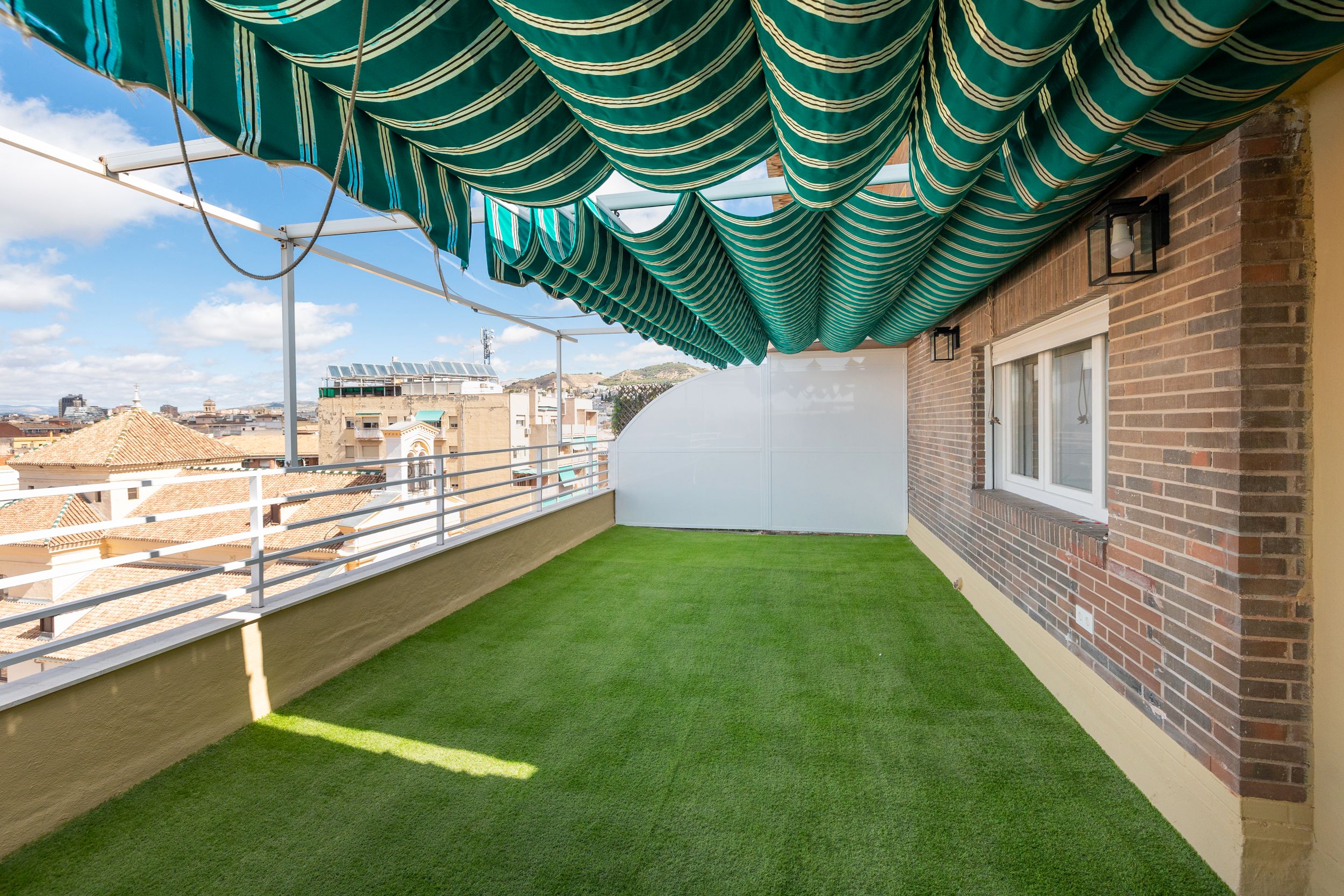 Ático de alquiler en Plaza de Gracia, Camino de Ronda