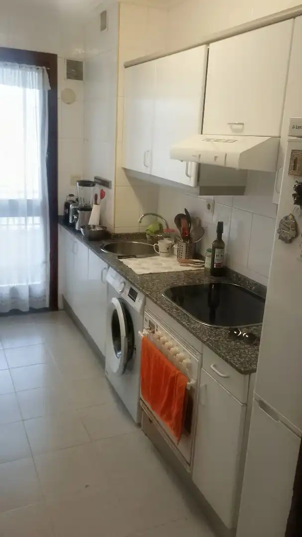 Küche von Wohnung zur Miete in Oviedo  mit Heizung, Parkett und Abstellraum