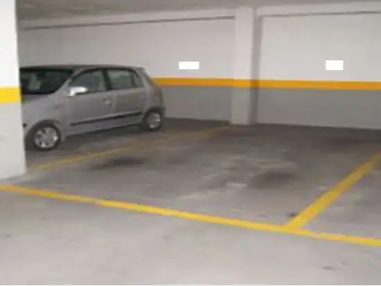 Parkplatz von Wohnung zur Miete in Madrid mit Klimaanlage, Heizung und Privatgarten