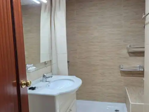 Badezimmer von Wohnung zur Miete in Sevilla mit Klimaanlage, Möbliert und Waschmaschine