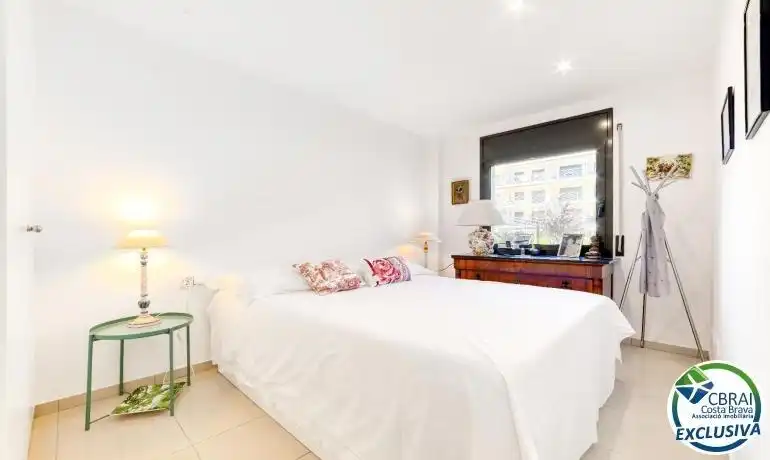 Bedroom of Ground floor for sale in Roses  with Air Conditioner, Terrace and Furnished