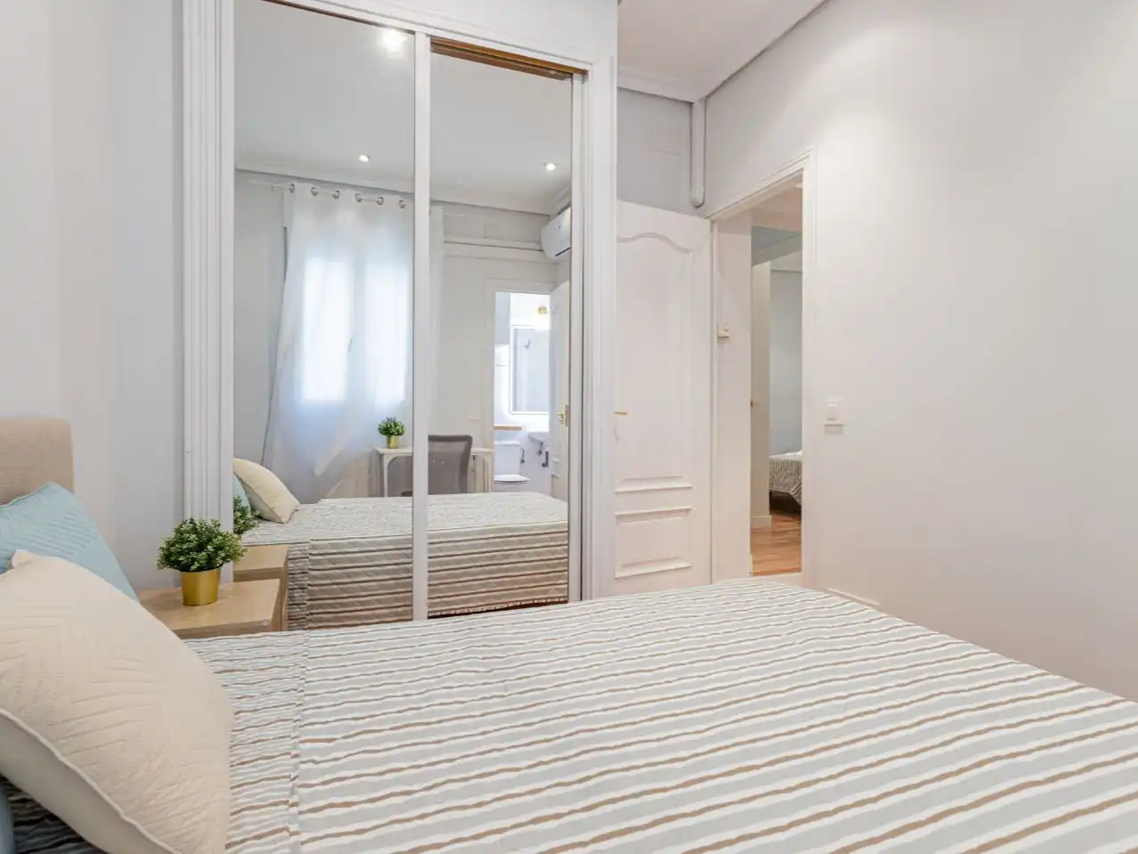 Bedroom of Flat for rent in Chamberí