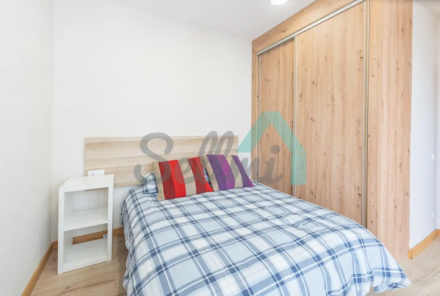 Habitación de Piso de alquiler en Oviedo  con Calefacción, Terraza y Amueblado