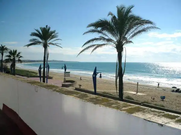 Vista exterior de Planta baixa en venda en Chiclana de la Frontera amb Terrassa, Traster i Moblat