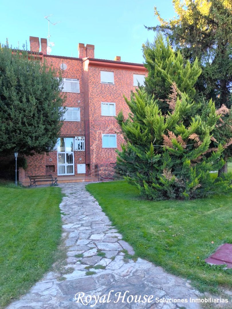Exterior view of Flat for sale in El Escorial  with Heating, Terrace and Community pool