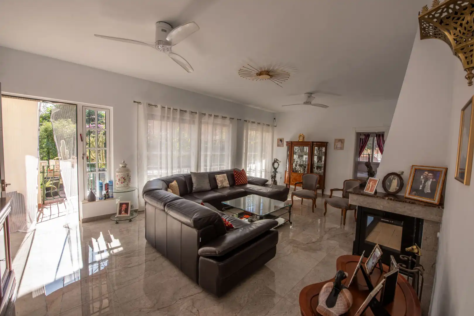 Sala d'estar de Casa o xalet en venda en Benalmádena amb Aire condicionat, Calefacció i Jardí privat