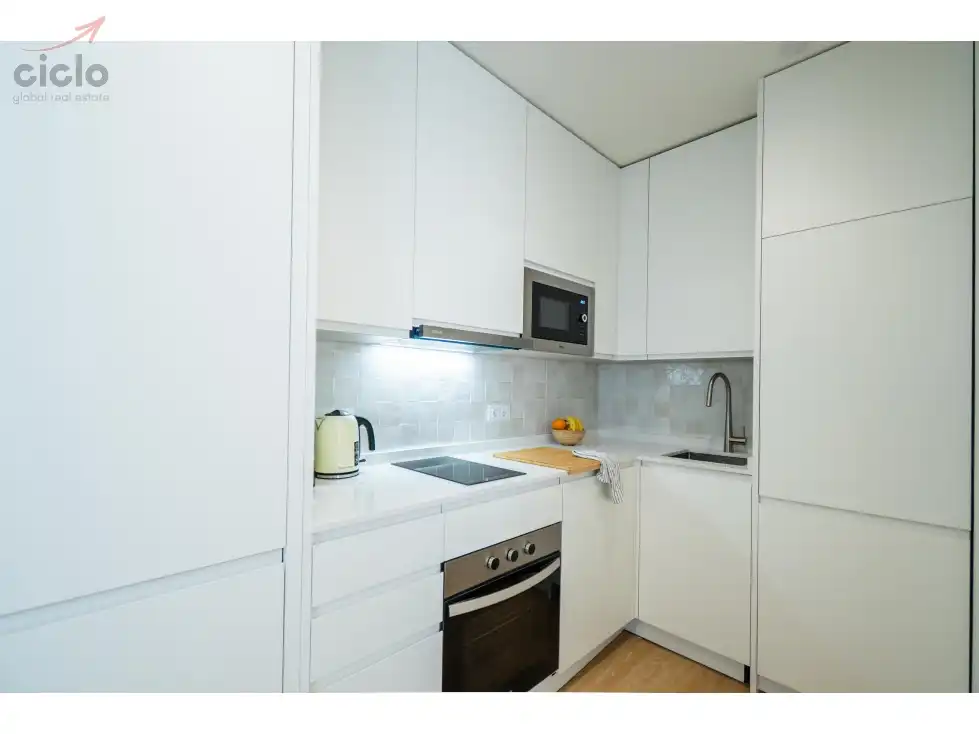 Kitchen of Flat for sale in Sevilla  with Terrace, Swimming Pool and Furnished
