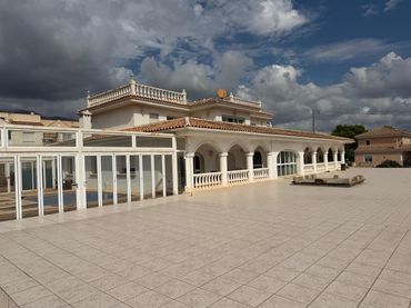 Casa amb piscina en venda a Carrer Matisse