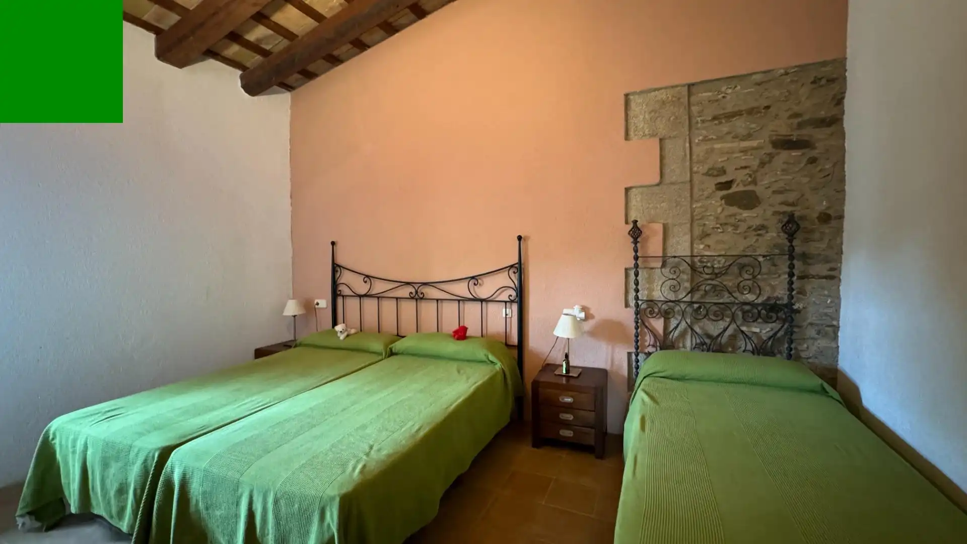Habitación de Casa o chalet en venta en Llambilles con Calefacción, Jardín privado y Terraza