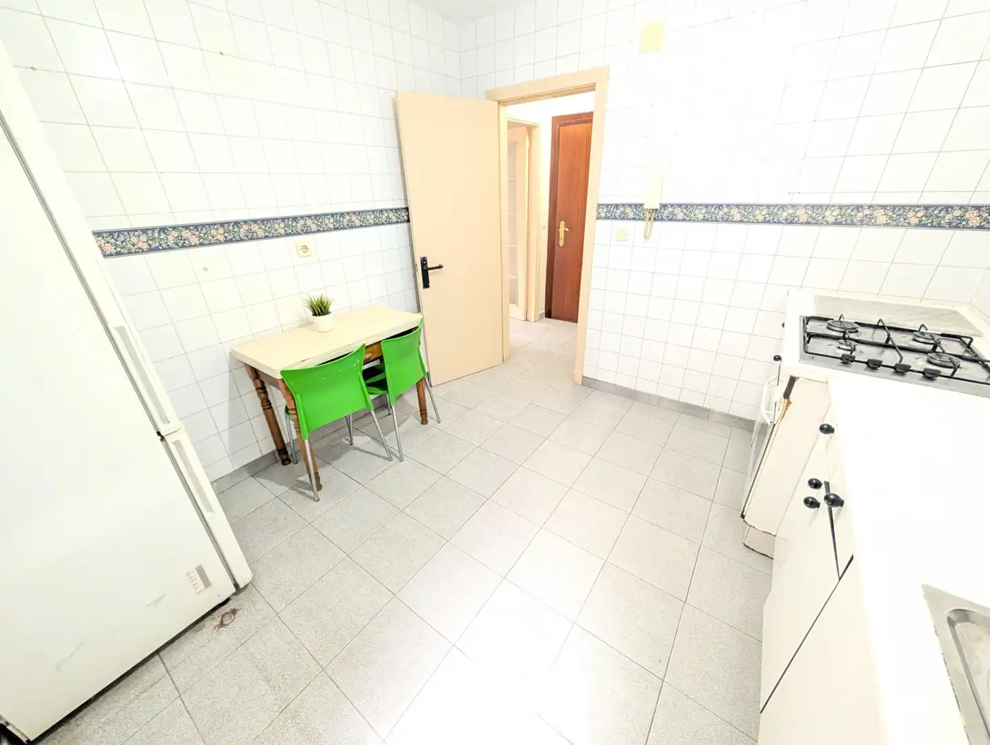 Cuina de Pis en venda en Oviedo  amb Calefacció i Terrassa