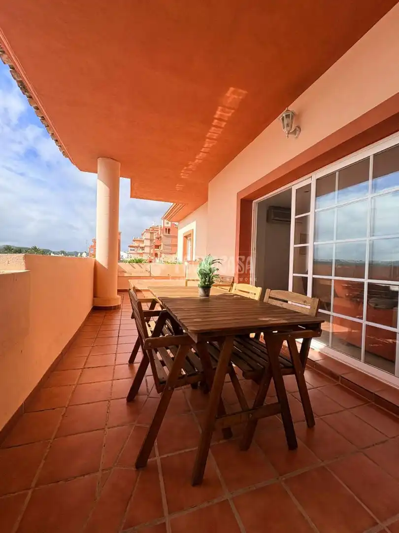 Terraza de Piso en venta en Manilva con Aire acondicionado, Terraza y Piscina comunitaria