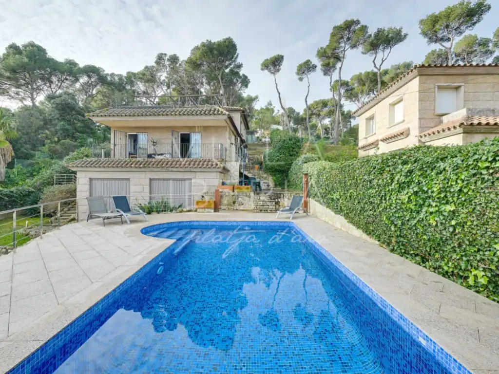 Casa amb piscina en venda a Avenida Pau Casals