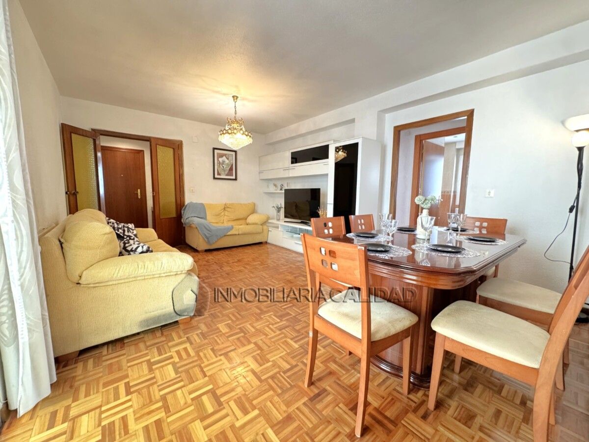 Sala d'estar de Pis en venda en Burgos Capital amb Calefacció i Terrassa