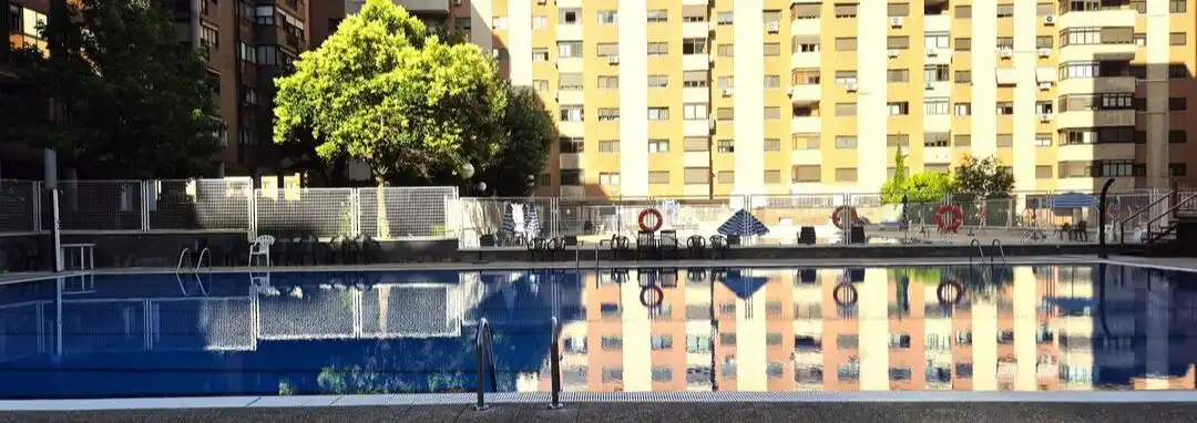 Swimming pool of Flat for rent in Madrid  with Air Conditioner, Heating and Private garden
