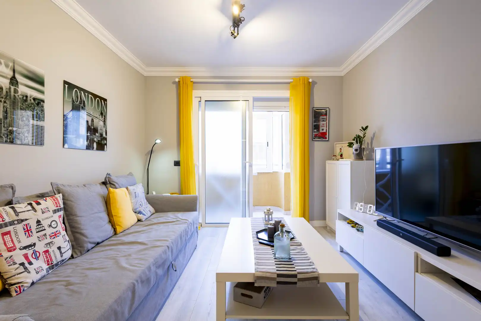 Living room of Flat for sale in San Cristóbal de la Laguna  with Storage room, Furnished and Balcony