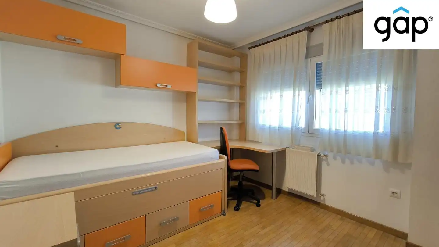 Habitación de Piso de alquiler en Cuenca con Calefacción, Terraza y Amueblado