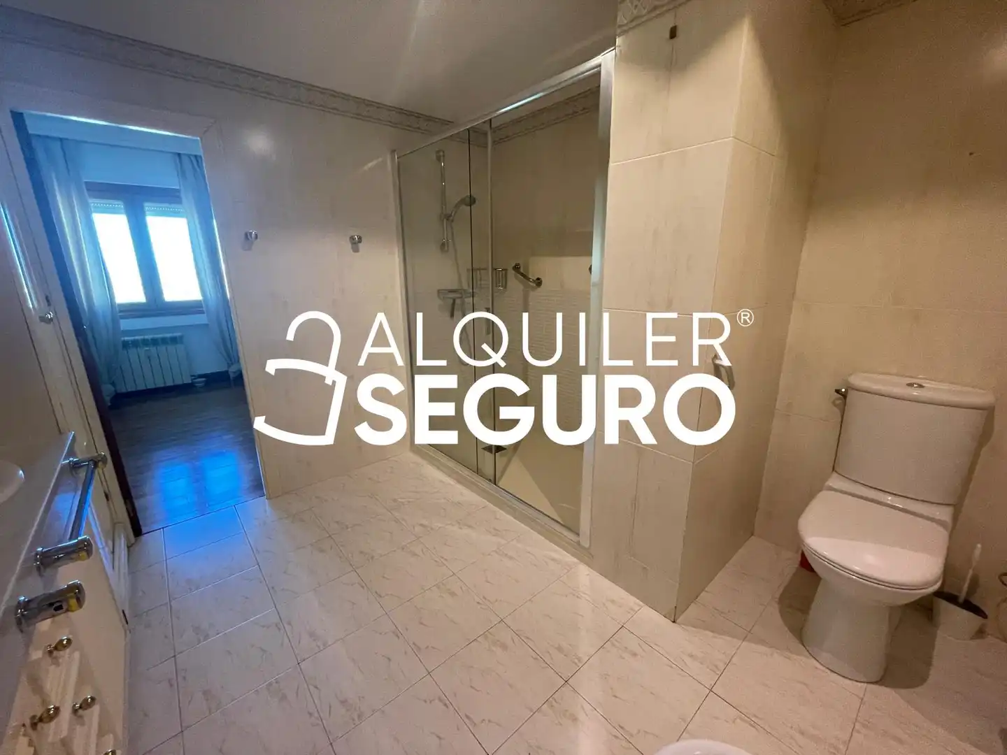 Bathroom of Flat for rent in Madrid  with Air Conditioner, Heating and Terrace
