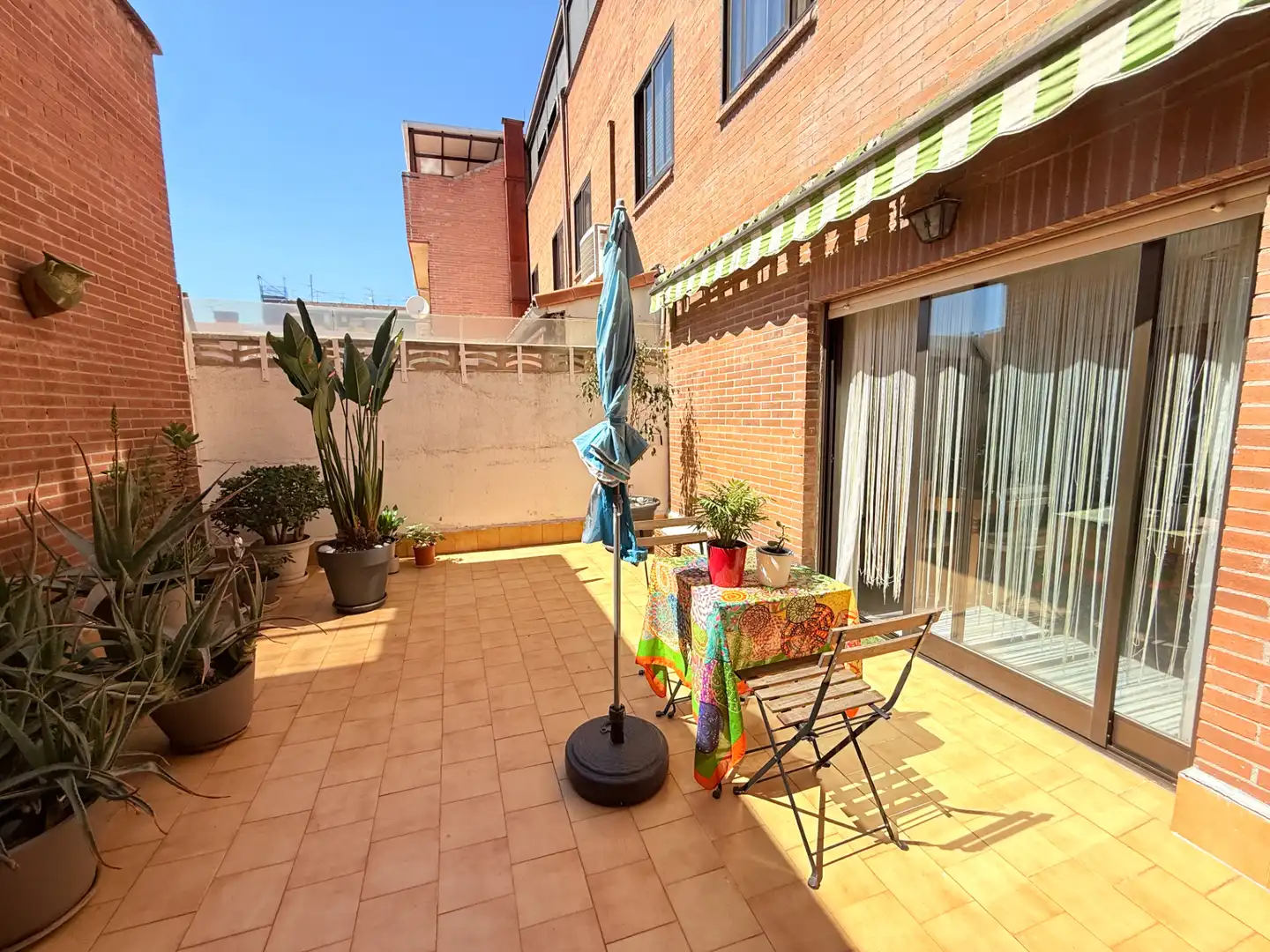 Terraza de Casa adosada en venta en San Sebastián de los Reyes con Aire acondicionado, Calefacción y Jardín privado