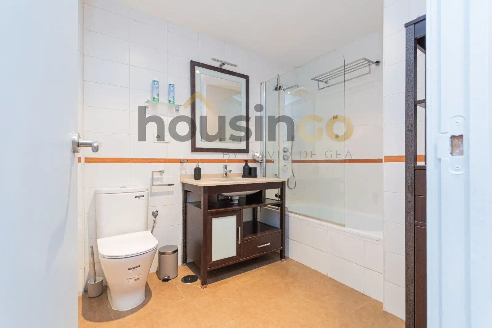 Baño de Estudio de alquiler en Madrid con Aire acondicionado, Calefacción y Amueblado