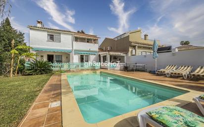 Vista exterior de Casa o xalet en venda en Mijas amb Aire condicionat, Terrassa i Piscina