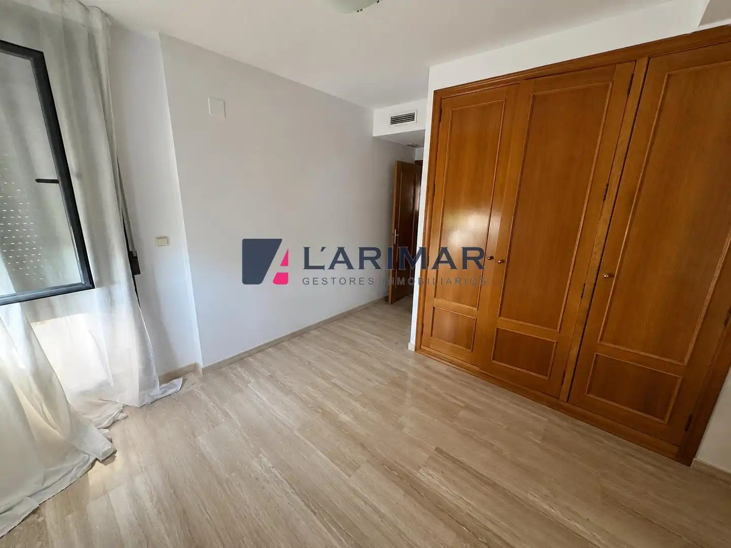 Dormitori de Casa adosada de lloguer en Alicante / Alacant amb Aire condicionat, Calefacció i Jardí privat
